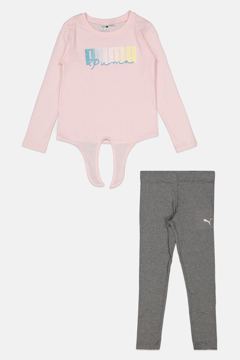 PUMA طقم بنات أطفال من قطعتين مع شعار العلامة التجارية، بلوزة وسروال ضيق، وردي/رمادي - Image 1