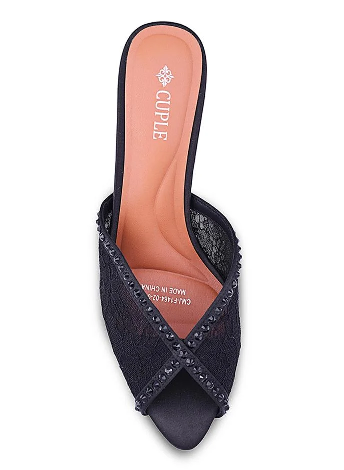 Cuple Elegant heel slippers designed for a chic look.