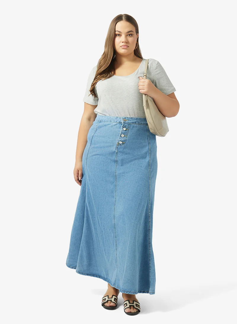 ايلا بلس تنورة جينز واسعة بتصميم -