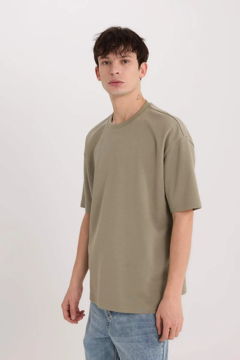 ديفاكتو Oversize Crew Neck Short Sleeve T-Shirt