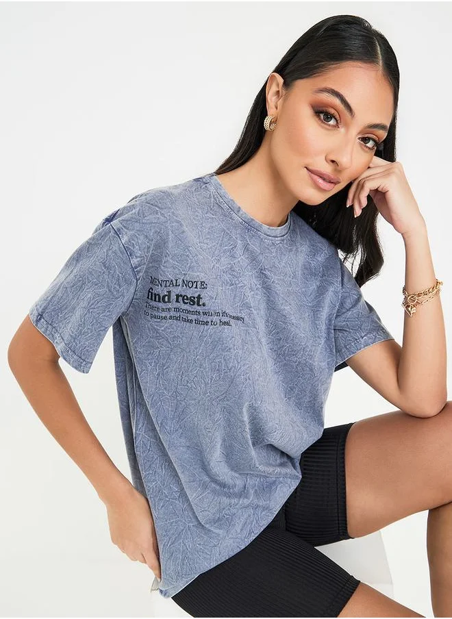 ستايلي Oversized Acid Wash Slogan Print T-shirt