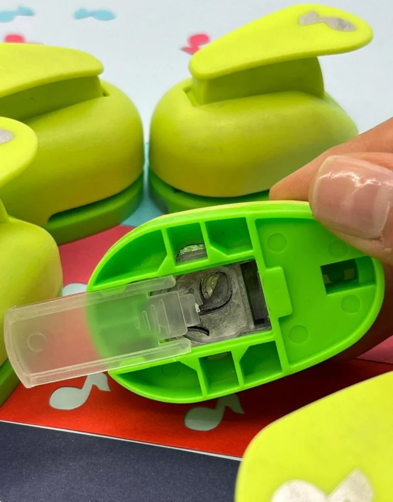 Kağıt Gemi Dükkan Green Hole Punch with Note Pattern