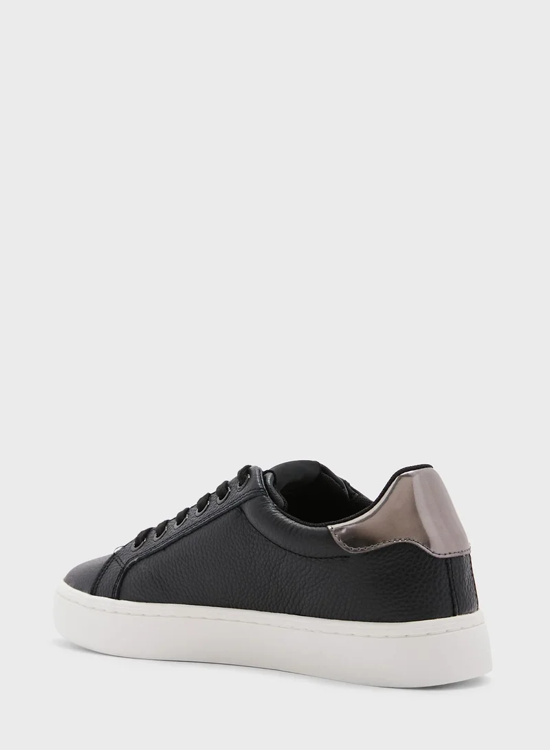 CALVIN KLEIN Classic Low Top Sneakers