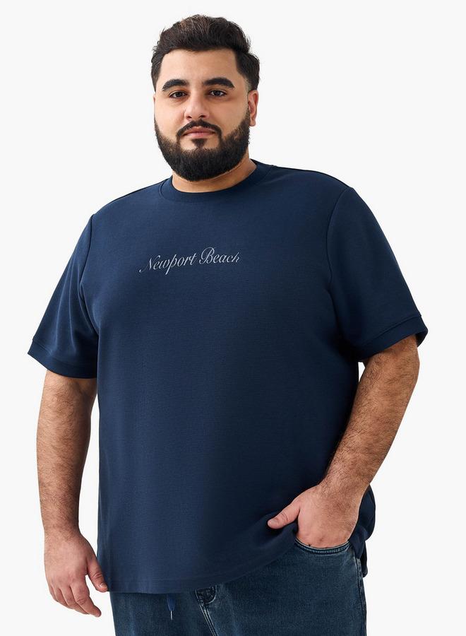 ماكسيم تيشيرت رجالي بطبعة شاطئ نيوبورت بياقة دائرية وأكمام قصيرة - Image 1