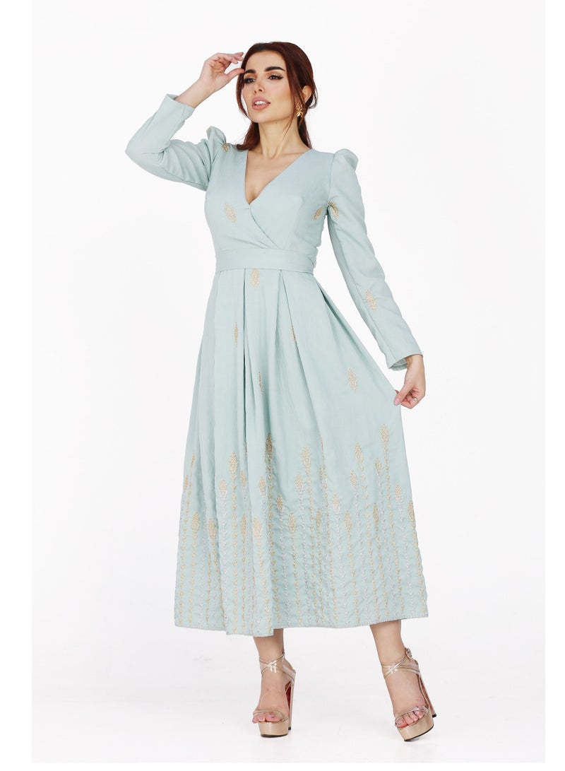 مودرن ديزاين جلابية بحريني  بأكمام طويلة تتميزبتطريز ذهبي انيق من الاسفل - Image 1