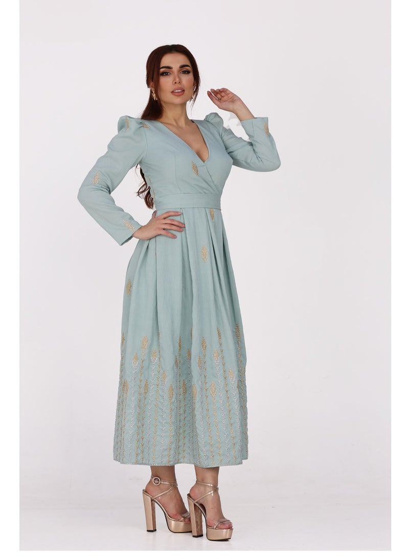 مودرن ديزاين جلابية بحريني  بأكمام طويلة تتميزبتطريز ذهبي انيق من الاسفل - Image 2