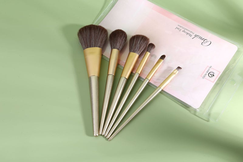 Japanese and Korean Style Exquisite Makeup Brushes 6 Pack 3 Large 3 Small Makeup Brush Set Beauty Tools Makeup Brushes Ready for Sale - Image 1