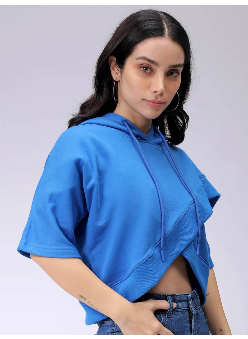 مرفوعة Women Boxy Blue Solid Hooded Neck Short Sleeve Sweatshirt