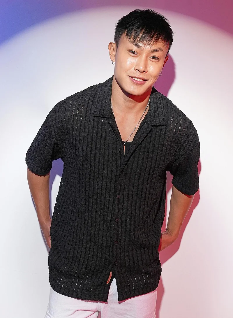 Campus Sutra Men's Onyx Black Striped Knit Oversized Shirt For Casual Wear | Cuban Collar | Short Sleeve | Button Closure | Oversized Shirt Crafted With Comfort Fit For Everyday Wear