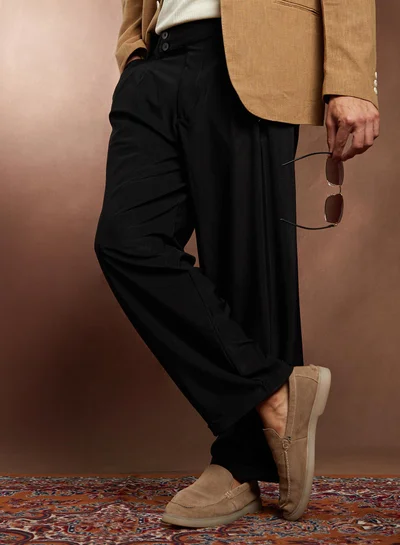 Campus Sutra Campus Sutra Men's Onyx Black Pleated Cuffed Trousers For Casual Wear | Mid-Rise | Relaxed Fit | Button Closure | Trousers Crafted With Comfort Fit For Everyday Wear