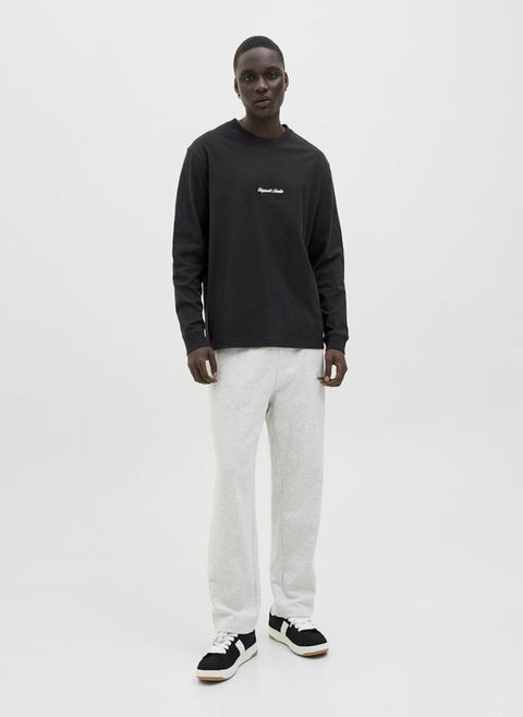 تيشيرت بياقة دائرية وشعار