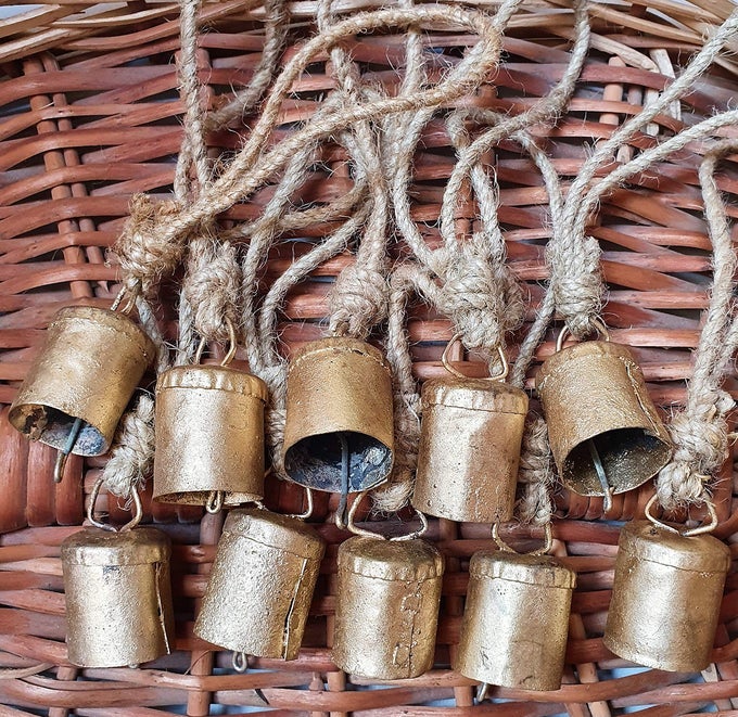 4cm Small Vintage Rustic Lucky Tin Metal Cow Bells Handmade Christmas Dcor Bells on Jute Rope 10 Cylinder