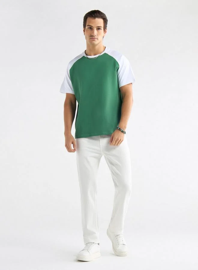 سبلاش فيڤ تيشيرت بقوالب ملوّنة وياقة ضيّقة وأكمام مغايرة