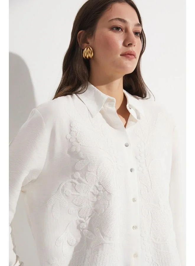 JUNE June Women Exclusive Oversize/Loose Fit Linen Blend Embroidered Detail Shirt Ecru