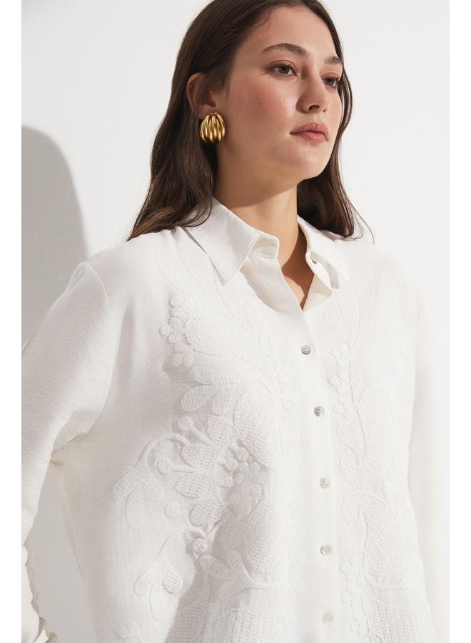 JUNE June Women Exclusive Oversize/Loose Fit Linen Blend Embroidered Detail Shirt Ecru - Image 3