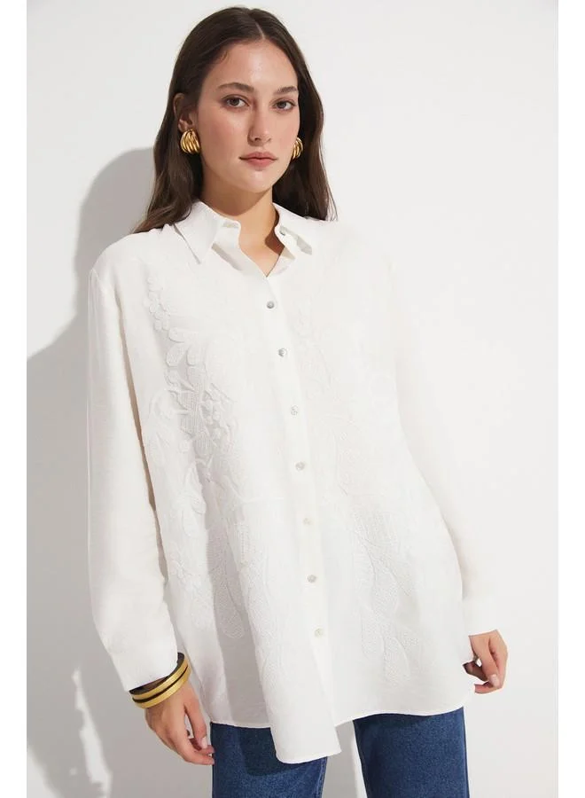 JUNE June Women Exclusive Oversize/Loose Fit Linen Blend Embroidered Detail Shirt Ecru