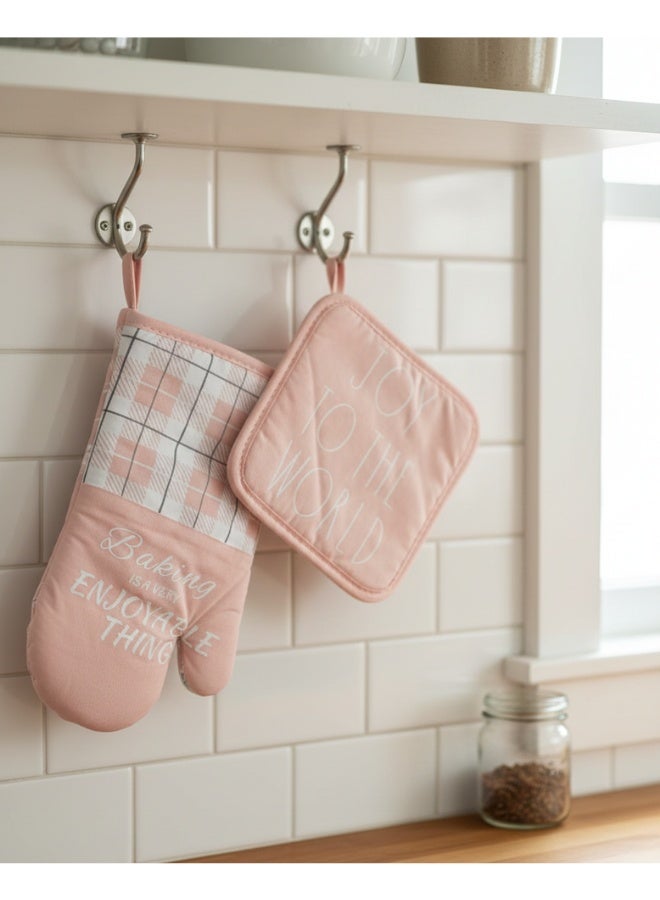 طقم قفاز فرن وماسك قدر قطن 100% (2 قطعة) – قفاز مطبخ مقاوم للحرارة العالية (حتى 500 فهرنهايت) ومضاد للانزلاق – قفازات فرن طويلة جداً بنمط مربعات وردي أنيق – مثالية للطبخ، الخبز، والشواء (BBQ). - Image 2