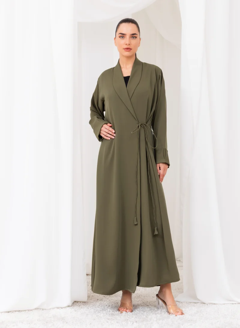 نيكياس عباية أنيقة بياقة مع عقدة