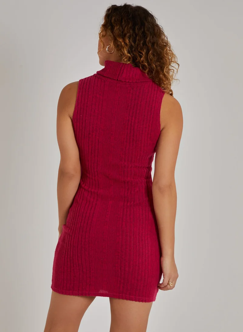 بينك فانيلا فستان بياقة ملفوفة بلا أكمام بنسيج مضلع عريض مصقول