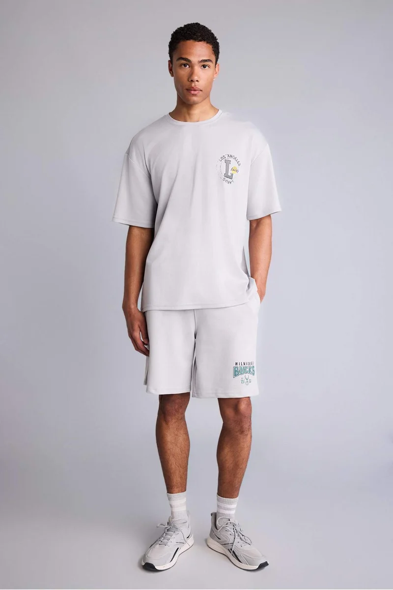 ديفاكتو NBA Los Angeles Lakers Licensed Relax Fit Short Sleeve T-Shirt