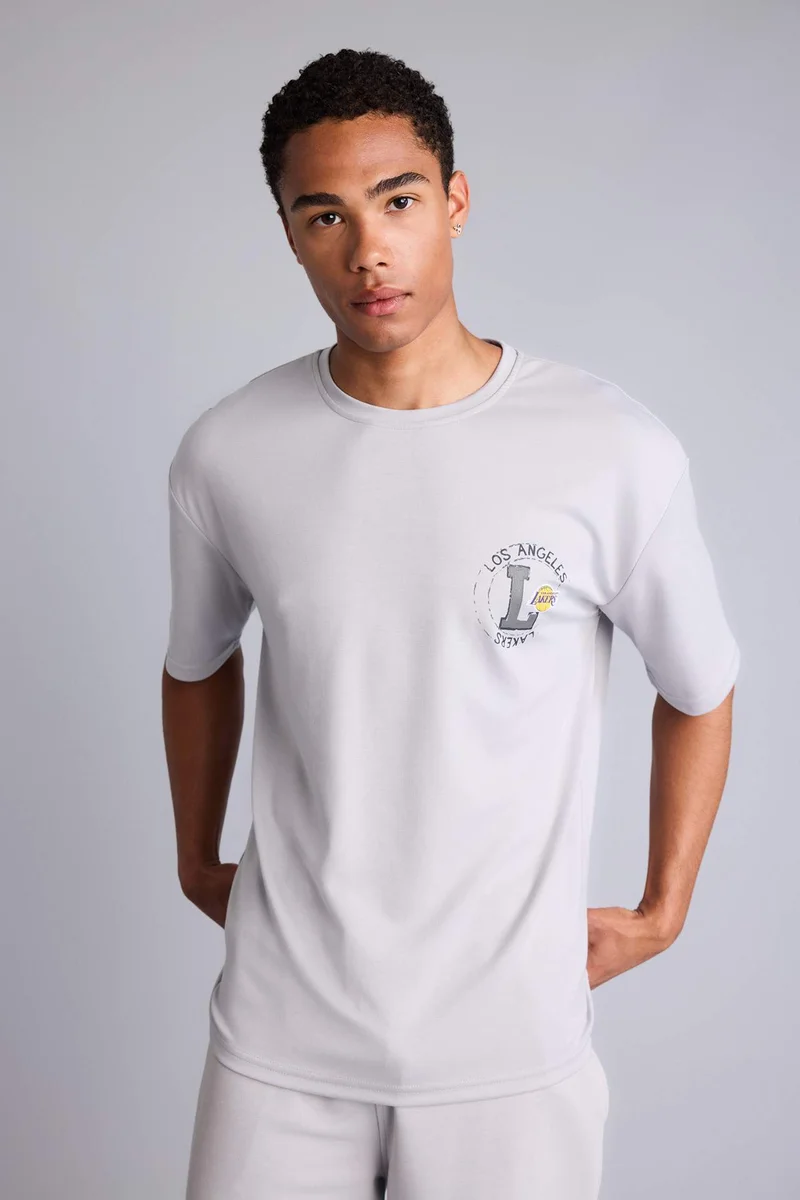 ديفاكتو NBA Los Angeles Lakers Licensed Relax Fit Short Sleeve T-Shirt