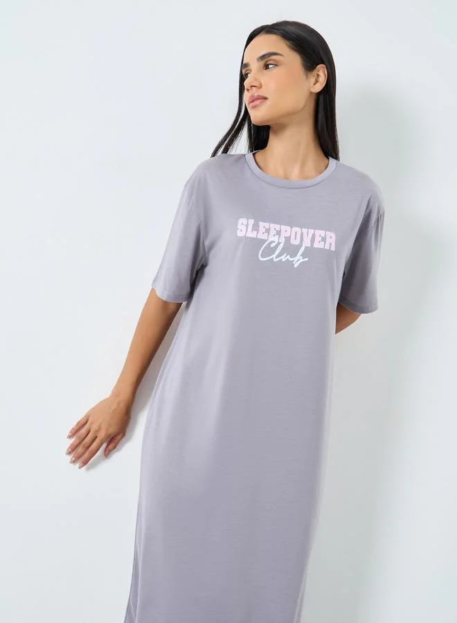 ستايلي فستان نوم بطبعة نادي سليب أوفر ستايلي