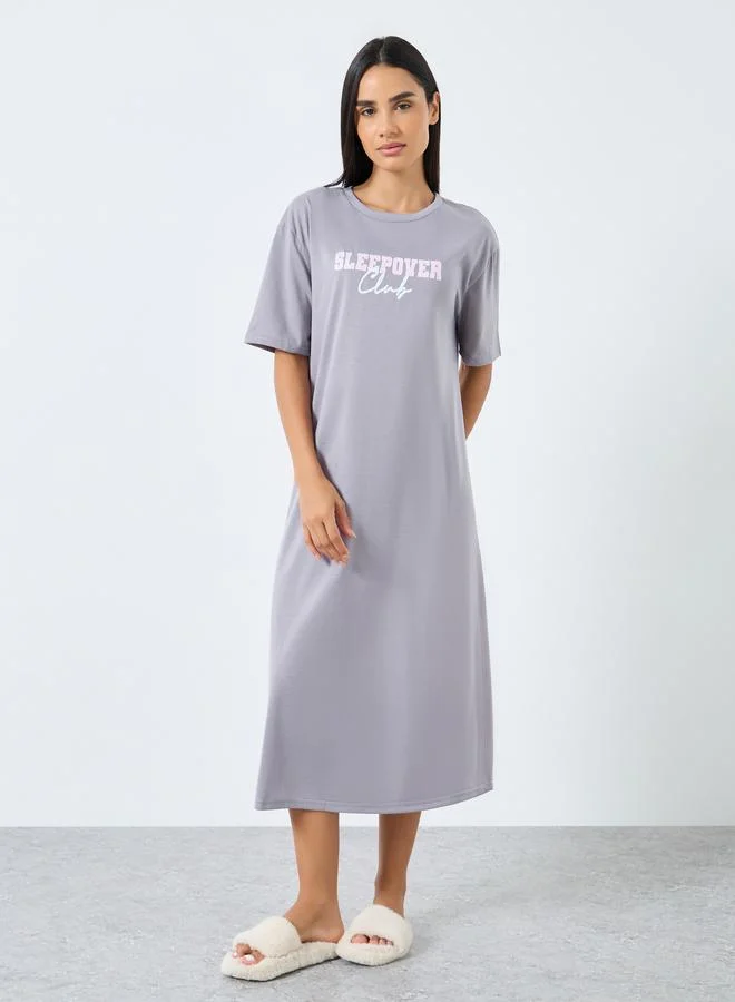 ستايلي فستان نوم بطبعة نادي سليب أوفر ستايلي