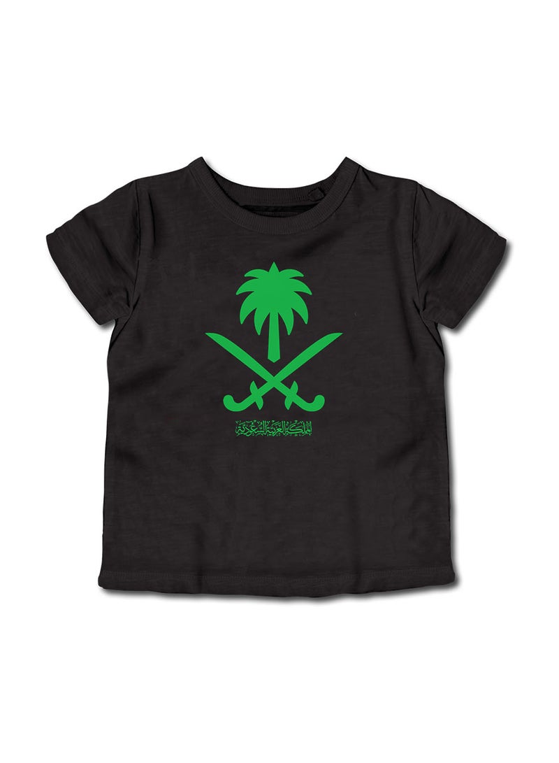 لوحة تيشيرت قطن للأطفال مناسب للأولاد والبنات لمناسبة اليوم الوطني السعودي أو للفخر بالانتماء للوطن في كل الأوقات - Image 1