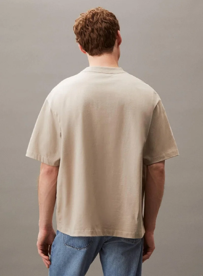 كالفن كلاين جينز تيشيرت مطبوع بحروف شعار