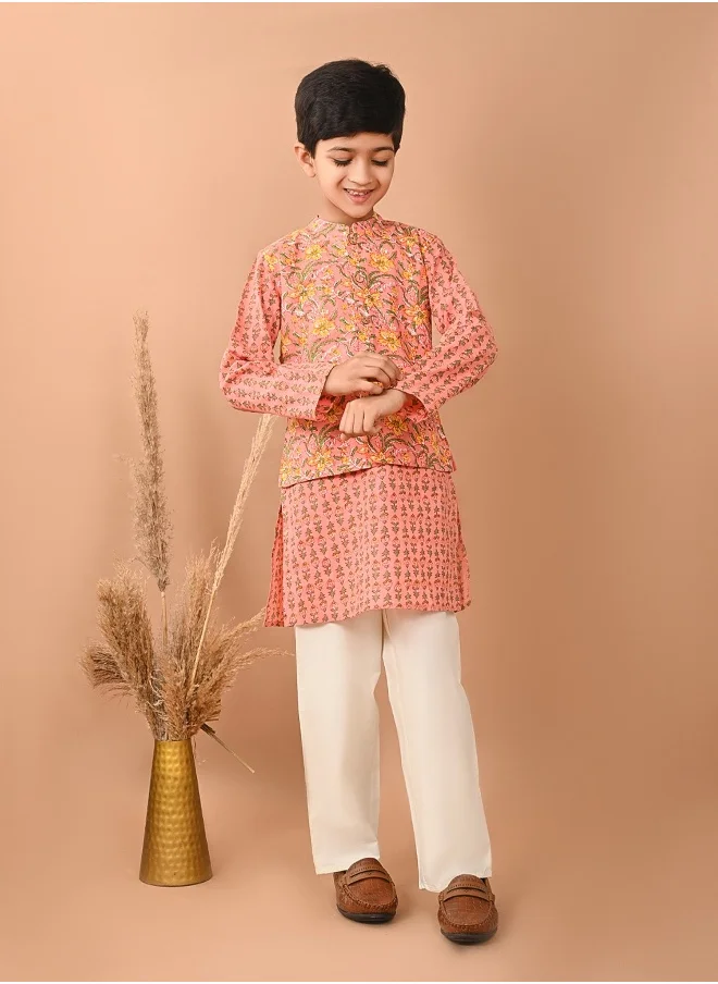 ليلك Printed Kurta Pajama Set with Nehru Jacket