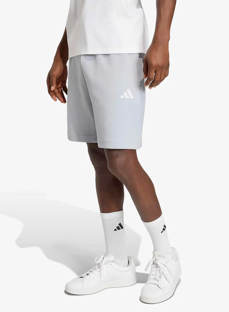 اديداس شورت بشعار أيقونات المستقبل الصغير