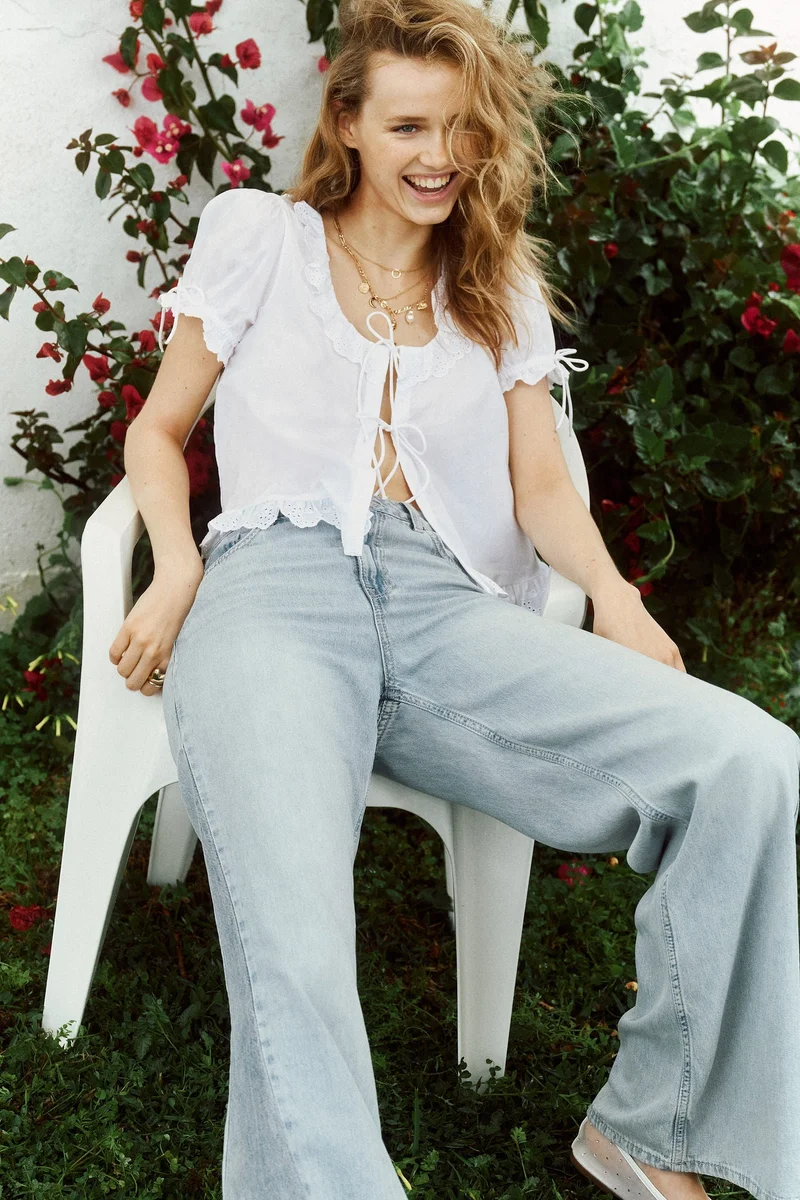 اتش اند ام بلوزة قطن بحواف مكشكشة