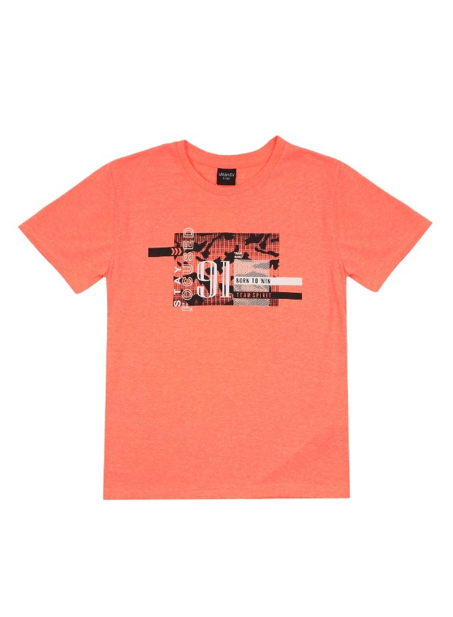 ورباسي طقم تي شيرت أوربانسي مطبوع برقبة دائرية باللون البرتقالي وبنطلون رياضي أسود للأولاد والمراهقين - Image 4