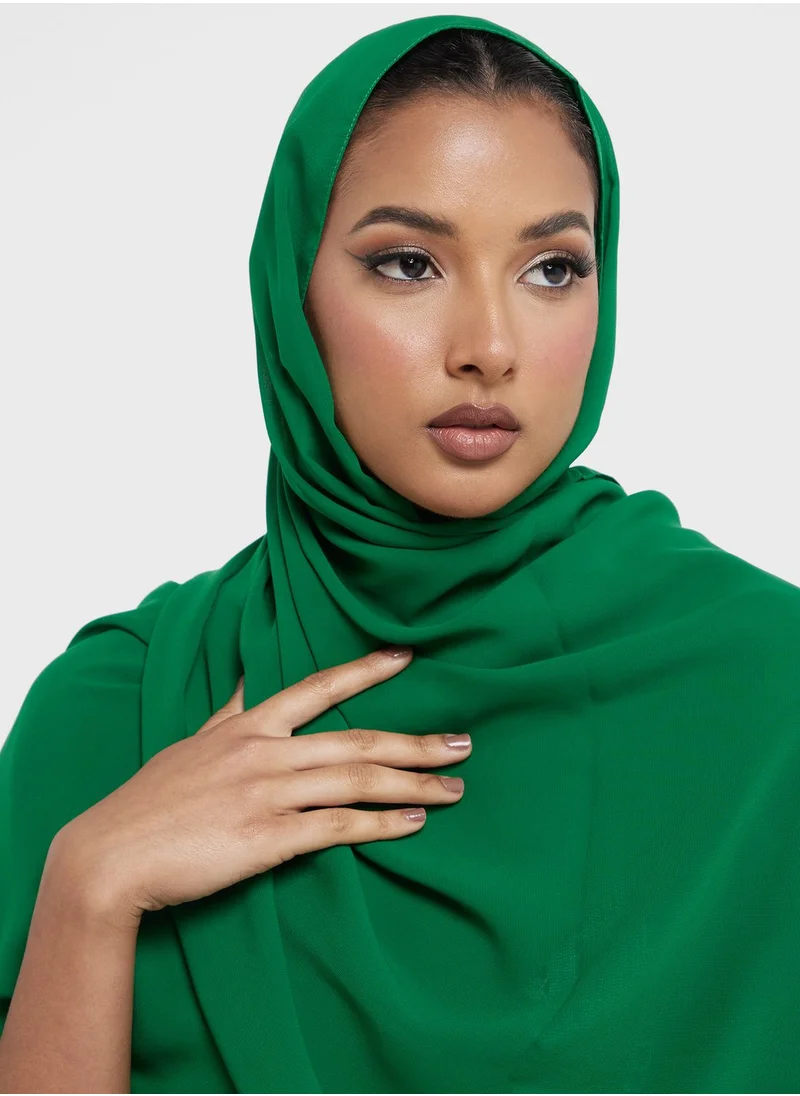 هيا كلوزيت عباية مطرزة بأكمام كيب قصيرة