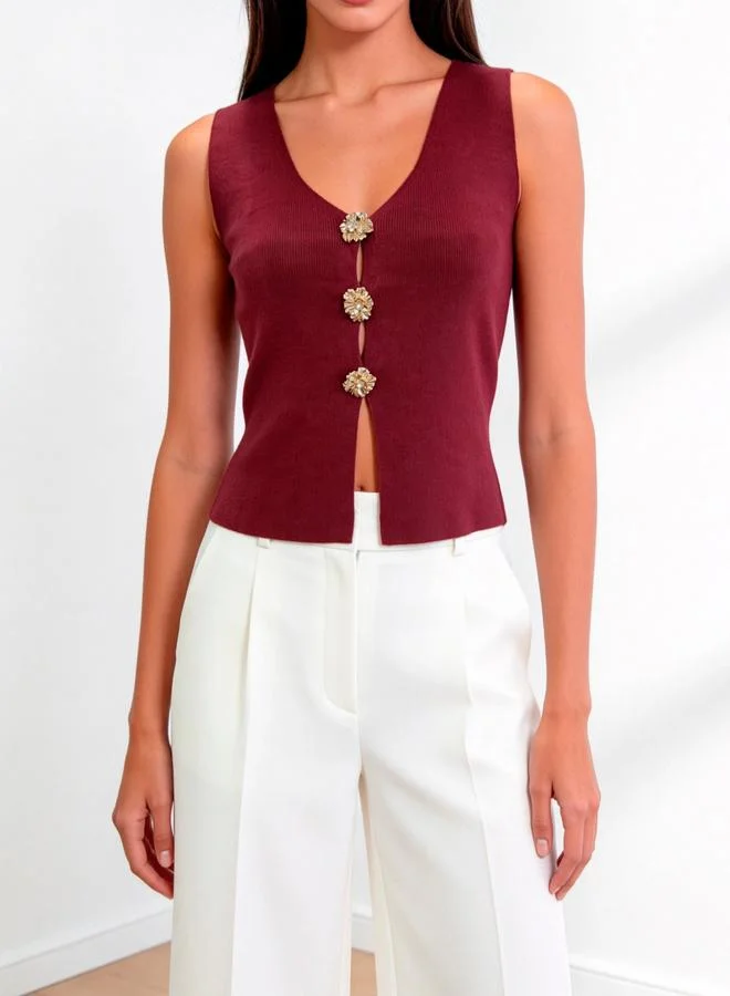تايك تو Burgundy Sleeveless Knit Top with Floral Buttons