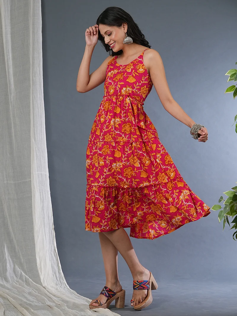 جلو باص فستان ميدي قطن نقي بطبعات زهور وتصميم مجمع وطبقات للنساء