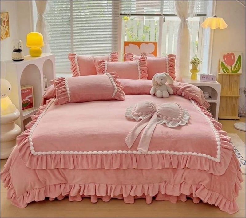 QUINTUS Luxury Velvet Bedspread Set 4 Pieces - Pink - Image 1