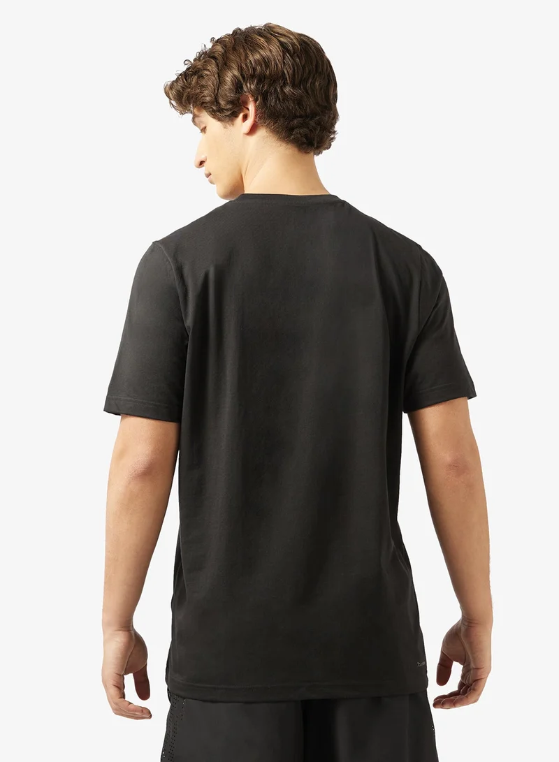 اديداس تيشيرت مطبوع للمدى الطويل