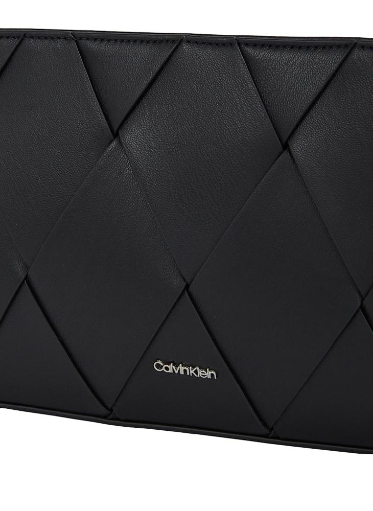 CALVIN KLEIN ELONGATED SHOULDER BAG  - Image 3