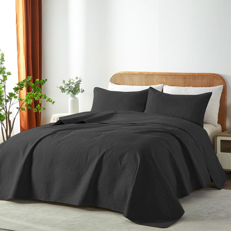WURUIBO King/Cal King Quilt Set Black,Ultrasonic Embossed Bedspread, Lightweight Microfiber Coverlet, Modern Thin Bedding Set for All Season, 3 Piece(1 Quilt,2 Pillow Shams) - Image 2