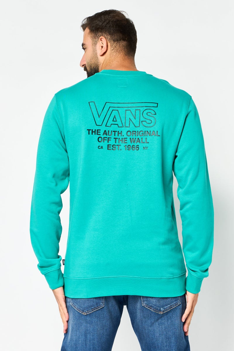 VANS سويت شيرت طويل الأكمام بياقة دائرية للرجال بشعار العلامة التجارية، لون أزرق مائل إلى الأخضر - Image 2