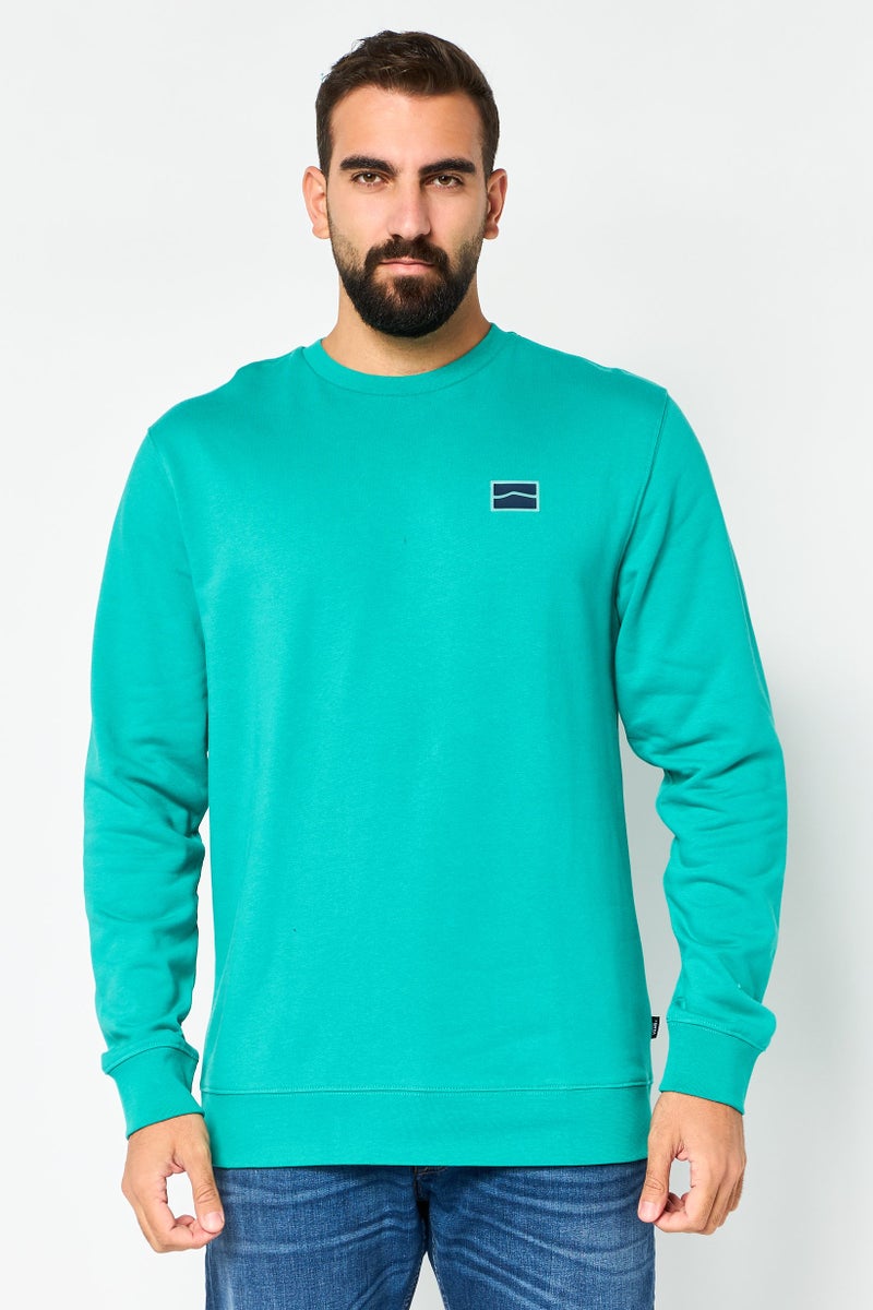 VANS سويت شيرت طويل الأكمام بياقة دائرية للرجال بشعار العلامة التجارية، لون أزرق مائل إلى الأخضر - Image 1