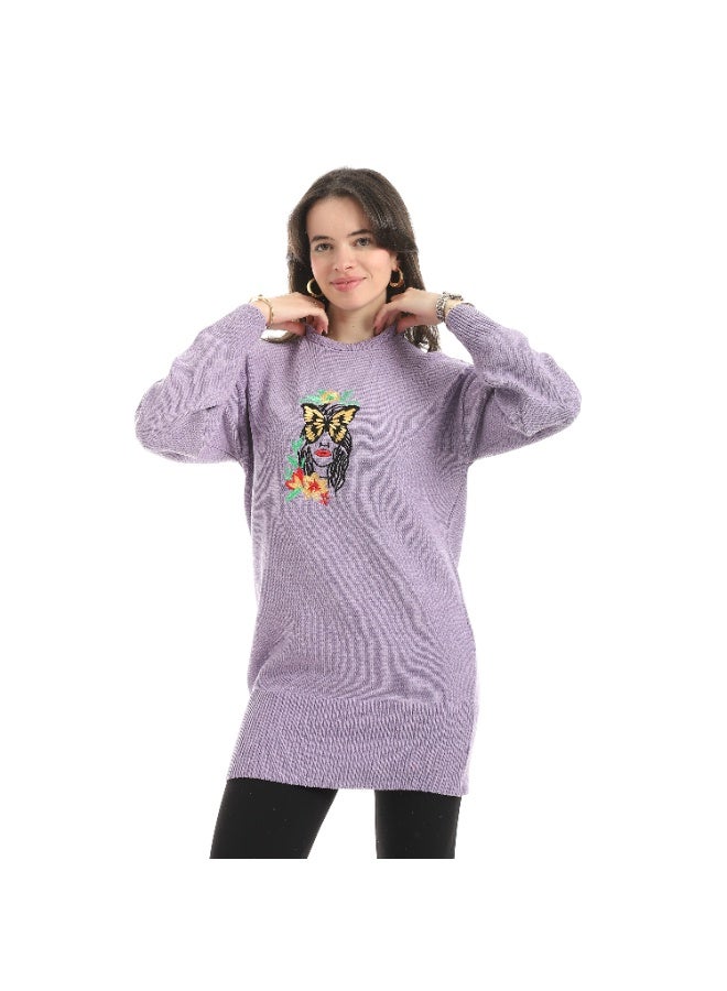 سيزار بلوفر صوف حريمي برقبة دائرية ومزود بتطريز علي الصدر - Image 1