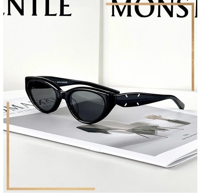 جنتل مونستر نظارات شمسية Gentle Monster MM108 Col.01 سوداء لامعة 55 بتصميم عين القطة للجنسين - Image 3