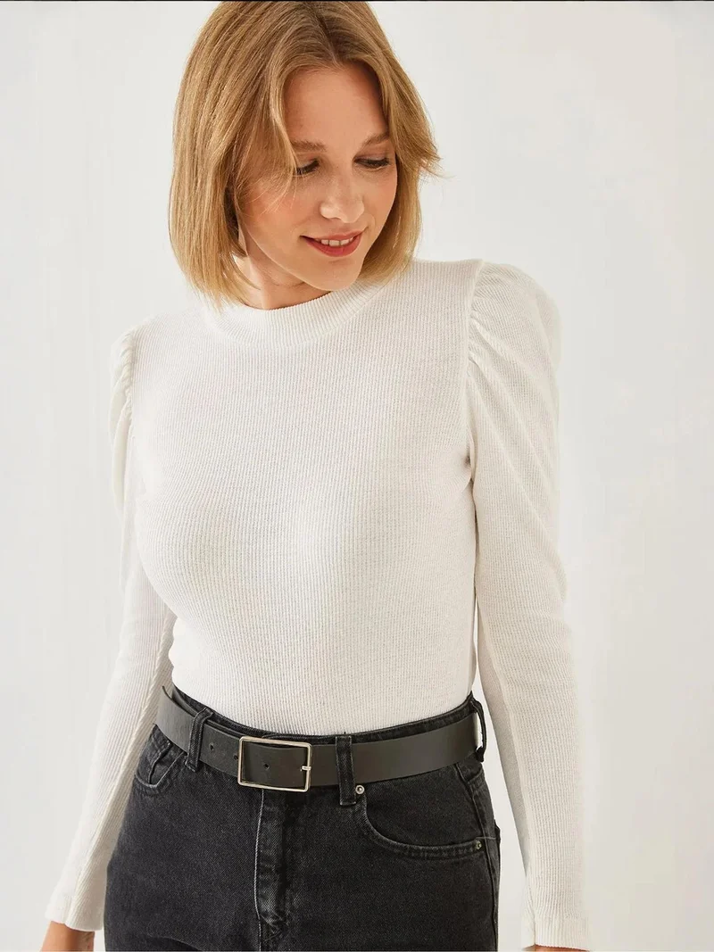 بيانكو لوتشي بلوزة أساسية بتفاصيل درابيه من لوتشي