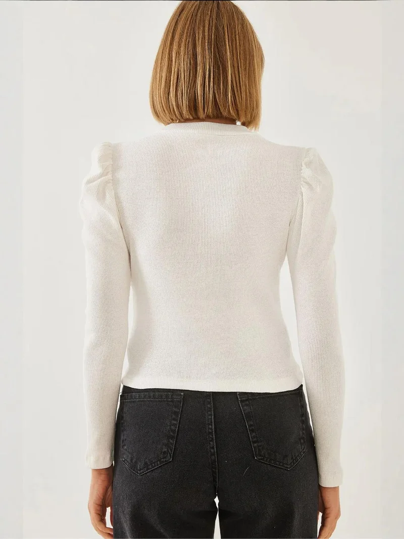 بيانكو لوتشي بلوزة أساسية بتفاصيل درابيه من لوتشي