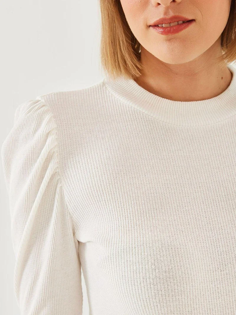 بيانكو لوتشي بلوزة أساسية بتفاصيل درابيه من لوتشي