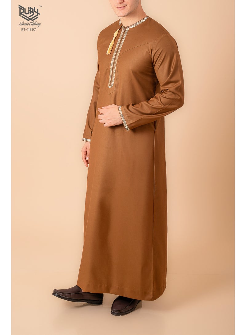 RUBY ISLAMIC CLOTHING Mocha Omani/Emirati Dishdasha – Men's Omani/Emirati Style Thobe Kandura Classic - Full-Length Long Sleeve Islamic Jubbah - Image 3