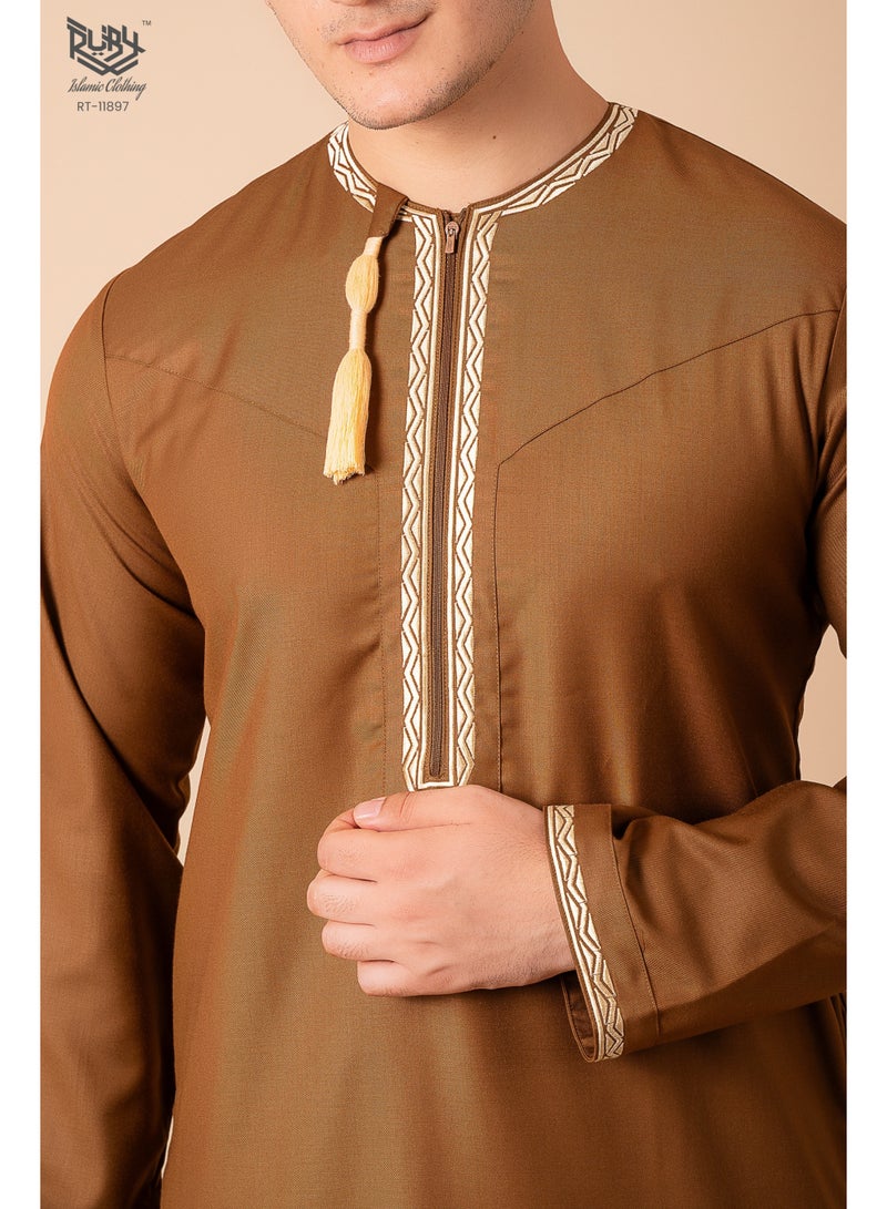 RUBY ISLAMIC CLOTHING Mocha Omani/Emirati Dishdasha – Men's Omani/Emirati Style Thobe Kandura Classic - Full-Length Long Sleeve Islamic Jubbah - Image 5