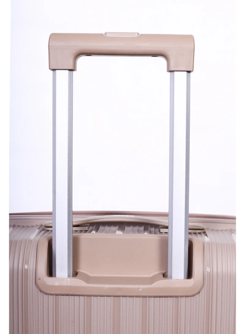 منيك حقيبة سفر فياجيرو عادية بعجلات  بوصة من البولي بروبلين صلبة بعجلات مزدوجة  درجة عربة مقصورة لون شامبين